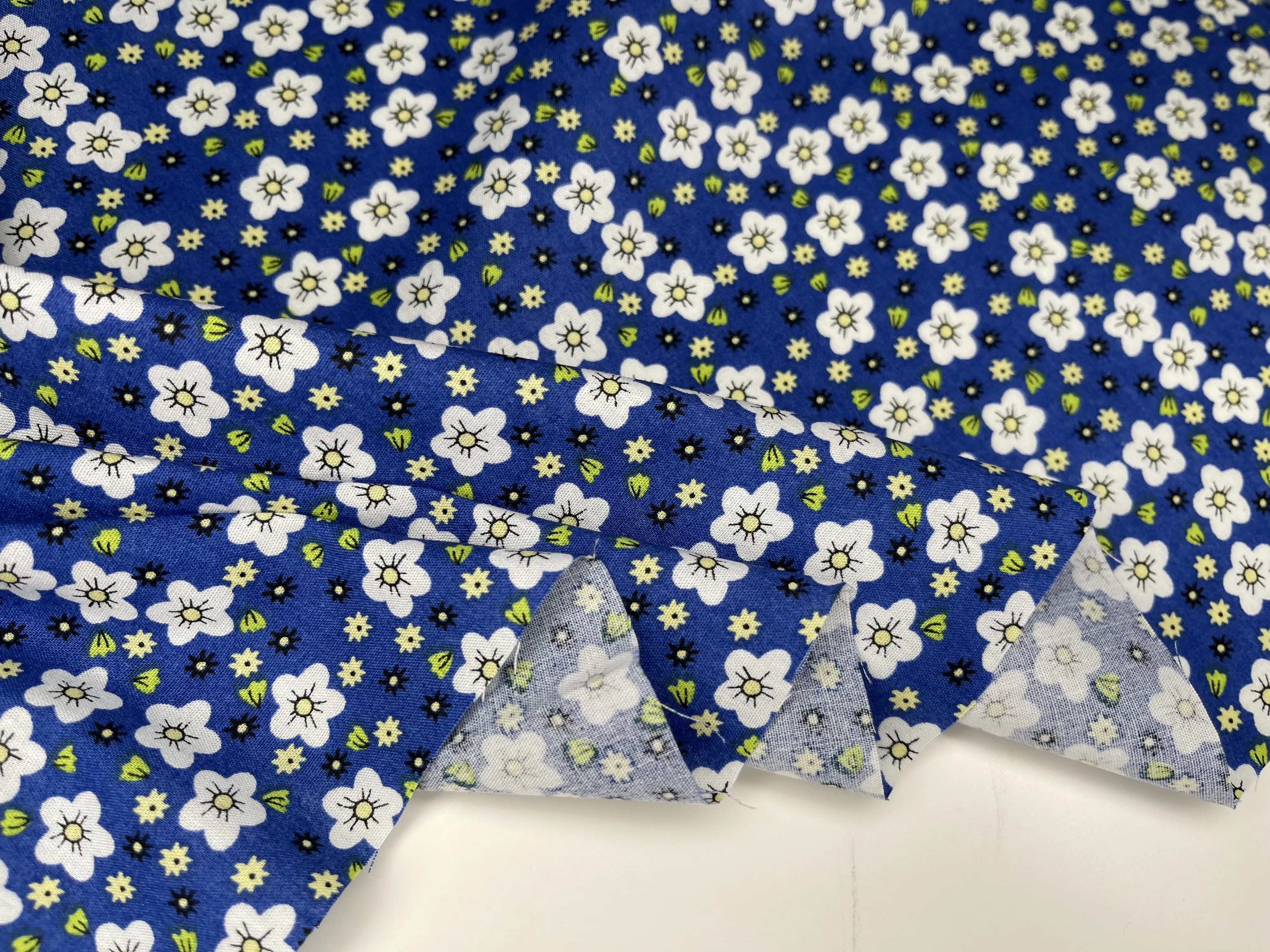 Modern Daisy - Washed 100% Cotton Poplin  Reactive Print -8039