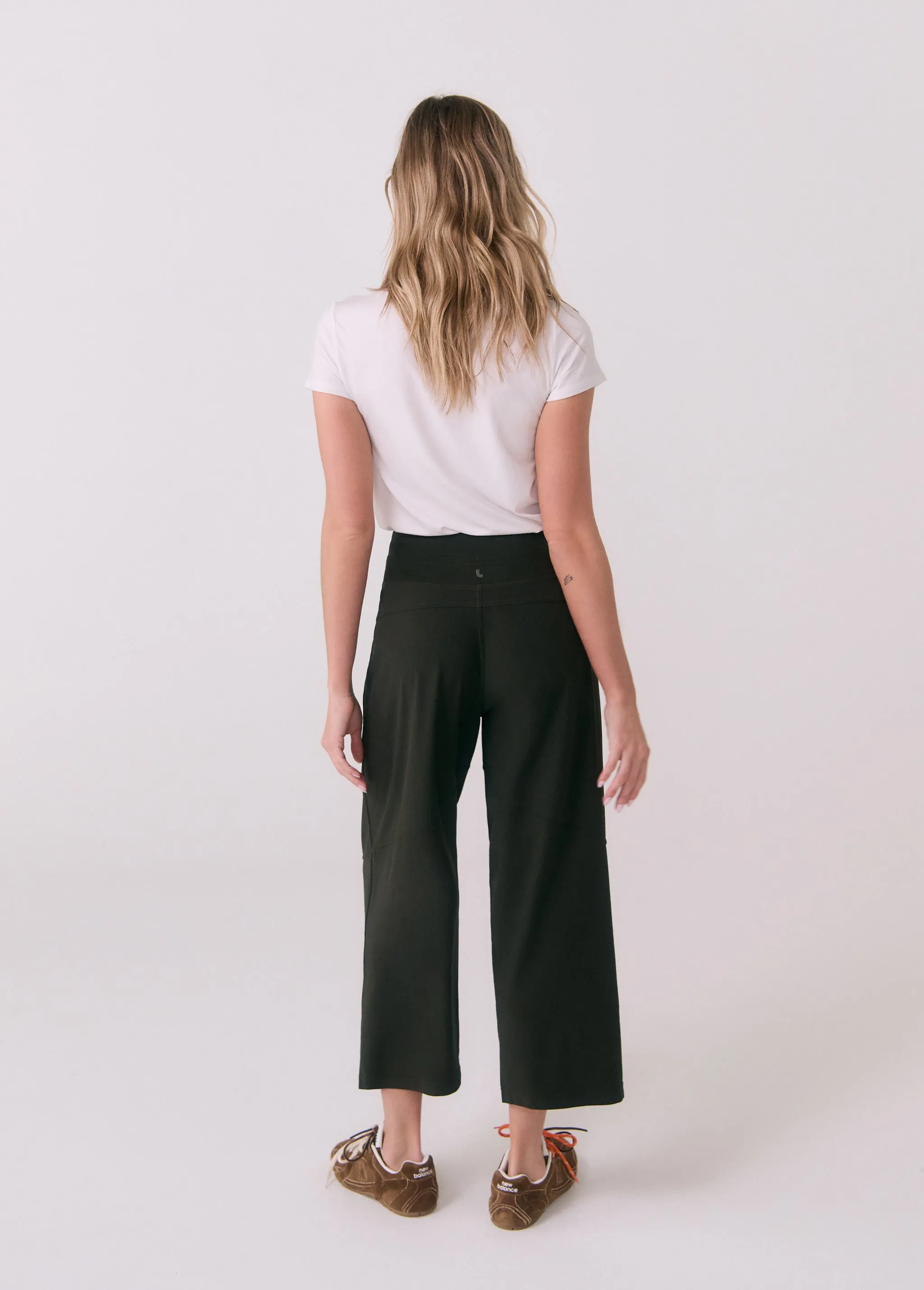 Momentum Cropped Pants