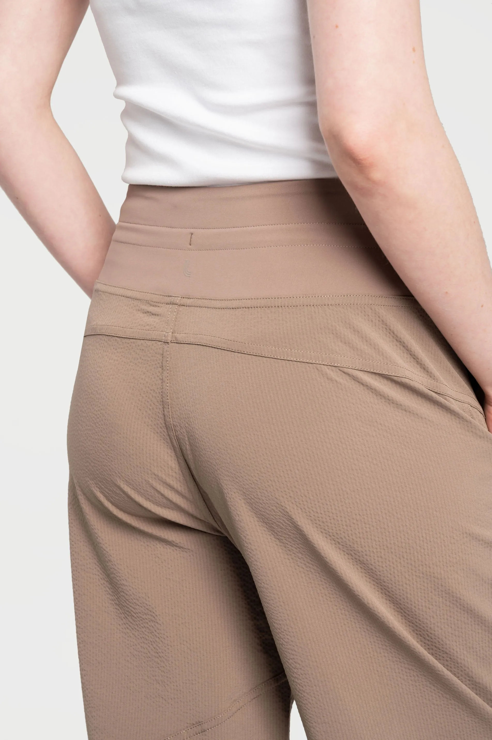 Momentum Cropped Pants