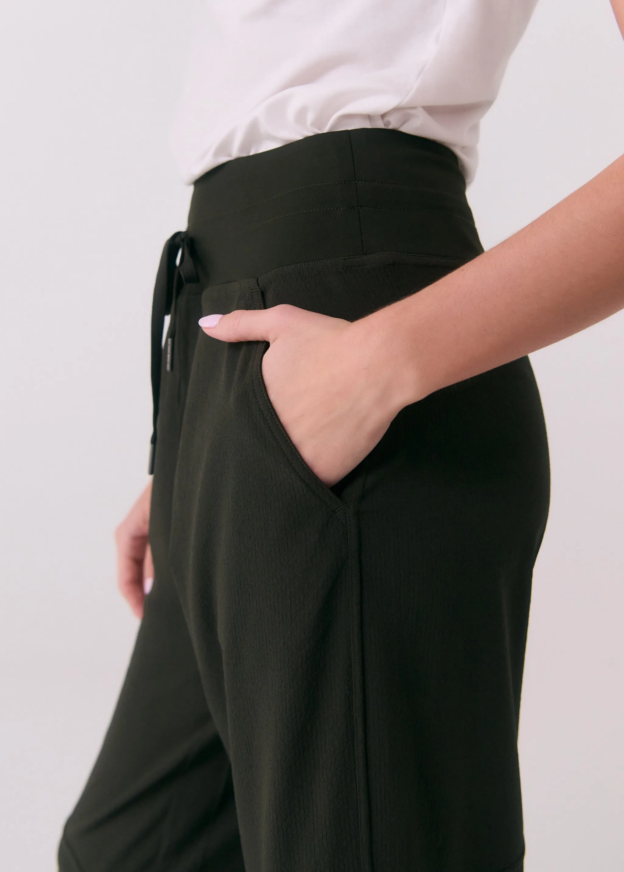 Momentum Cropped Pants